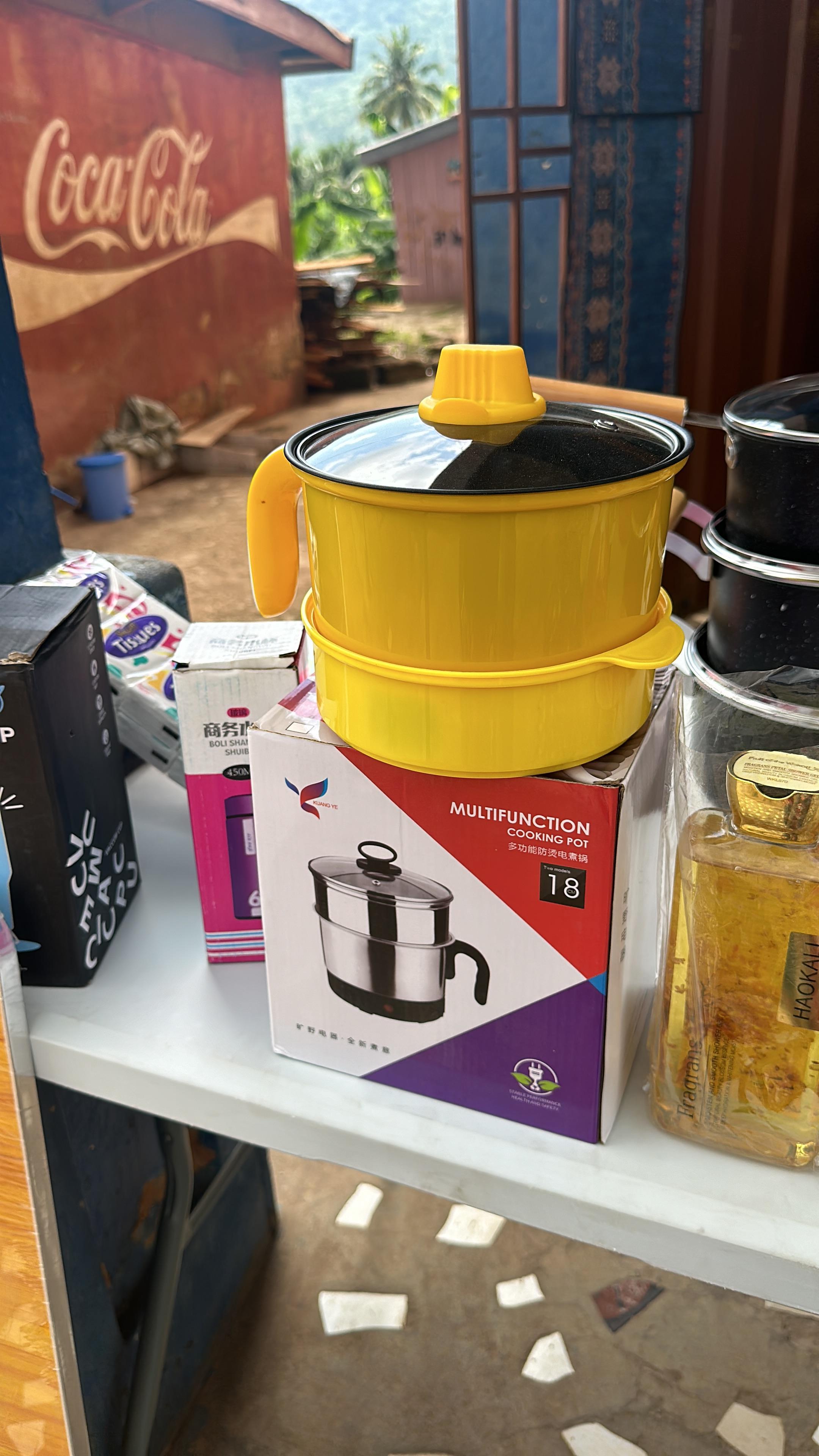 Mini rice cooker with strainer